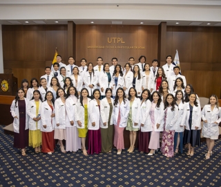 Imposición de Insignias – Carrera de Medicina