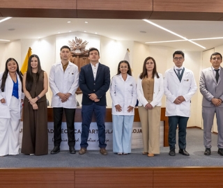 Imposición de mandiles | Carrera de Bioquímica y Farmacia