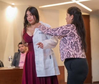 Imposición de mandiles a estudiantes de la carrera de Psicología Clínica