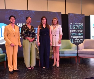 UTPL presente en el I Summit de Cooperativas de Ahorro y Crédito en Guayaquil UTPL presente en el I Summit de Cooperativas de Ahorro y Crédito en Guayaquil
