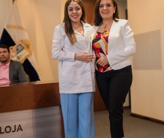 Imposición de mandiles a estudiantes de la carrera de Psicología Clínica Imposición de mandiles a estudiantes de la carrera de Psicología Clínica