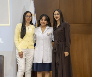 Imposición de mandiles a internos rotativos de la carrera de Nutrición y Dietética – Cohorte mayo 2025 / abril 2026 Imposición de mandiles a internos rotativos de la carrera de Nutrición y Dietética – Cohorte mayo 2025 / abril 2026