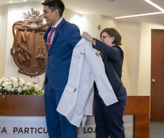 Estudiantes de Fisioterapia reciben sus mandiles