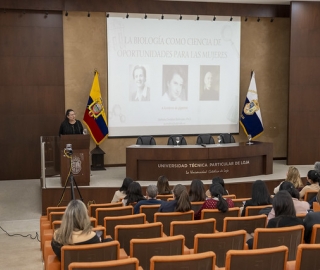 Conversatorio e inauguración de la exposición “Astrónomas” en UTPL