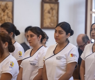 Imposición de Indumentaria a los estudiantes de Enfermería