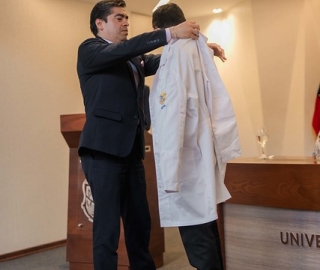 Imposición de mandiles a estudiantes de la carrera de Psicología Clínica Imposición de mandiles a estudiantes de la carrera de Psicología Clínica