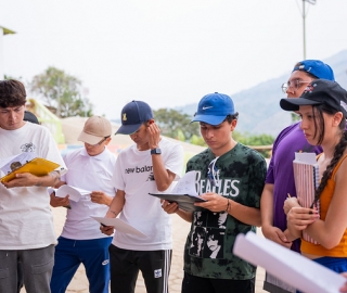 Visita de estudiantes y docentes de Economía al proyecto de producción sostenible meliponícola en el cantón Puyango