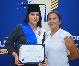 Nuevos profesionales de Galápagos recibieron su título Nuevos profesionales de Galápagos recibieron su título