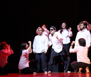 Carrera de Comunicación presentó la obra de teatro "Espejos" Carrera de Comunicación presentó la obra de teatro "Espejos"