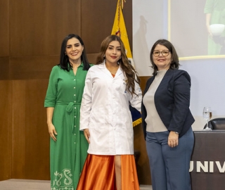 Imposición de mandiles a internos rotativos de la carrera de Nutrición y Dietética – Cohorte mayo 2025 / abril 2026 Imposición de mandiles a internos rotativos de la carrera de Nutrición y Dietética – Cohorte mayo 2025 / abril 2026