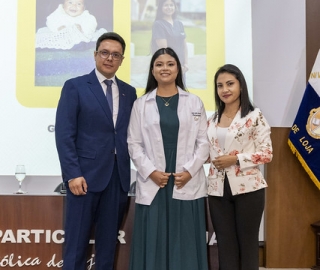 Imposición de mandiles a estudiantes de Fisioterapia