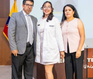Imposición de insignias a estudiantes de Medicina Imposición de insignias a estudiantes de Medicina