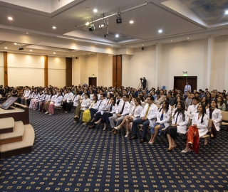 Imposición de Insignias – Carrera de Medicina