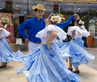 UTPL, escenario del arte y la diversidad cultural en el Festival Folclóricos Internacionales (FESFIN) 2025 UTPL, escenario del arte y la diversidad cultural en el Festival Folclóricos Internacionales (FESFIN) 2025