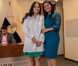 Imposición de mandiles a estudiantes de la carrera de Psicología Clínica Imposición de mandiles a estudiantes de la carrera de Psicología Clínica