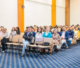 Imposición de insignias a estudiantes de Medicina Imposición de insignias a estudiantes de Medicina