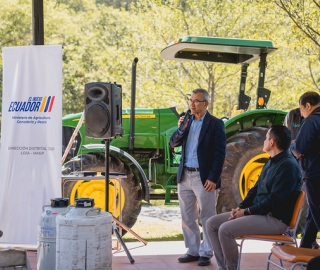 MAGAP entrega embriones bovinos y paquetes tecnológicos a UTPL