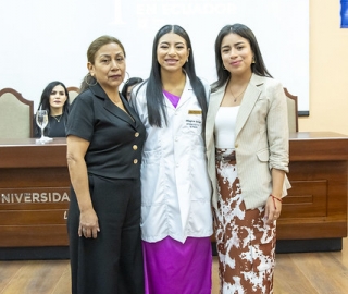 Imposición de mandiles a estudiantes de Nutrición y Dietética