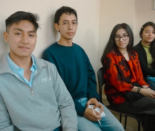 Aprendizaje colaborativo con apoyo de la IA para potenciar la enseñanza de contenidos en Inglés