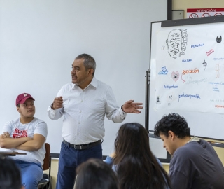 Aldea Global: La internacionalización de la práctica artística dictado por el docente Óscar Verde, de la Universidad Autónoma de México Aldea Global: La internacionalización de la práctica artística dictado por el docente Óscar Verde, de la Universidad Autónoma de México