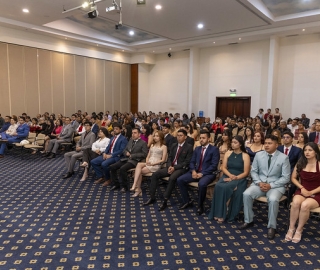 Imposición de mandiles a estudiantes de Fisioterapia