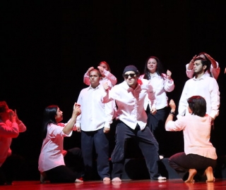 Carrera de Comunicación presentó la obra de teatro "Espejos" Carrera de Comunicación presentó la obra de teatro "Espejos"