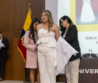 Imposición de mandiles a estudiantes de Fisioterapia