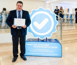 Entrega simbólica de acreditaciones internacionales otorgadas por la Agencia Acreditadora de Chile A&C.