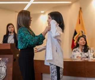 Imposición de mandiles a estudiantes de la carrera de Psicología Clínica Imposición de mandiles a estudiantes de la carrera de Psicología Clínica