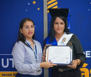 Nuevos profesionales de Galápagos recibieron su título