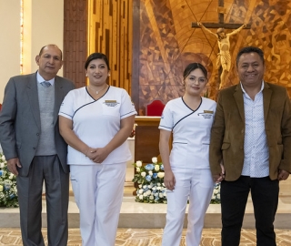 Imposición de insignias a estudiantes de Enfermería
