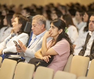 Imposición de mandiles a internos rotativos de la carrera de Nutrición y Dietética – Cohorte mayo 2025 / abril 2026 Imposición de mandiles a internos rotativos de la carrera de Nutrición y Dietética – Cohorte mayo 2025 / abril 2026