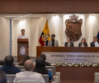 Imposición de Indumentaria a los estudiantes de Enfermería Imposición de Indumentaria a los estudiantes de Enfermería