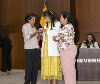 Imposición de Insignias – Carrera de Medicina