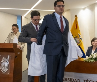Estudiantes de Fisioterapia reciben sus mandiles