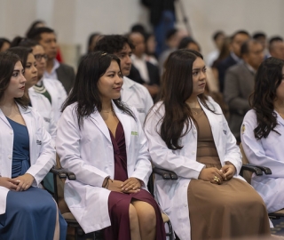 Imposición de Insignias – Carrera de Medicina