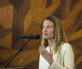 Conversatorio e inauguración de la exposición “Astrónomas” en UTPL