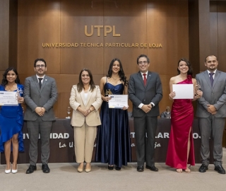 Ceremonia de entrega de certificaciones e insignias | Derecho UTPL Ceremonia de entrega de certificaciones e insignias | Derecho UTPL