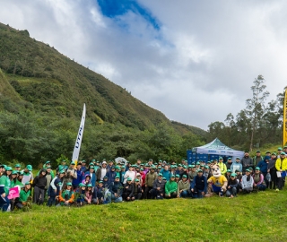 Reforestación en Cajanuma en alianza con Cascos Verdes