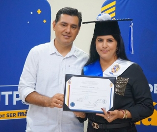 Nuevos profesionales de Galápagos recibieron su título Nuevos profesionales de Galápagos recibieron su título