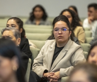 Estudiantes de Fisioterapia reciben sus mandiles Estudiantes de Fisioterapia reciben sus mandiles