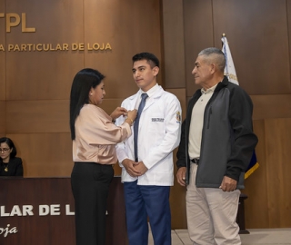 Imposición de Insignias – Carrera de Medicina