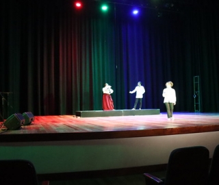 Carrera de Comunicación presentó la obra de teatro "Espejos" Carrera de Comunicación presentó la obra de teatro "Espejos"
