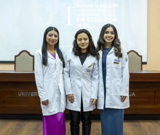 Imposición de mandiles a estudiantes de Nutrición y Dietética