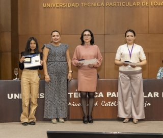 UTPL reconoció el compromiso de los abanderados de los colegios de Loja por su excelencia académica