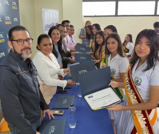 Entrega de Becas UTPL a estudiantes Abanderados | Quevedo