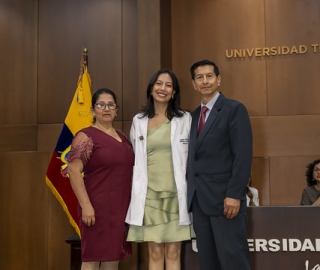 Imposición de Insignias – Carrera de Medicina