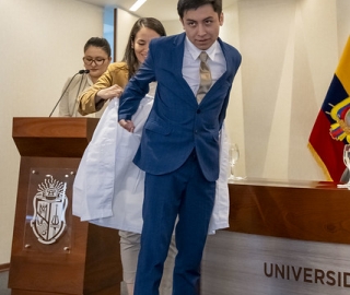 Estudiantes de Fisioterapia reciben sus mandiles Estudiantes de Fisioterapia reciben sus mandiles