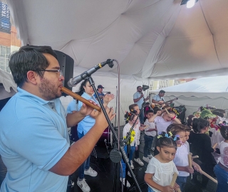 La UTPL participa en el Festival Internacional de Artes Vivas Loja con sus talentosos grupos de arte en la Plaza de la Cultura