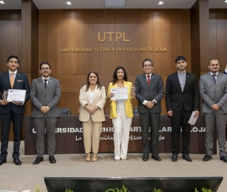Ceremonia de entrega de certificaciones e insignias | Derecho UTPL Ceremonia de entrega de certificaciones e insignias | Derecho UTPL